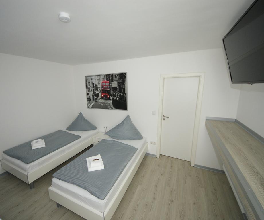 Hotel Am Rosenplatz,24 Stunden Check In, Kostenfreie Parkplaetze 브레츠토르프 객실 사진