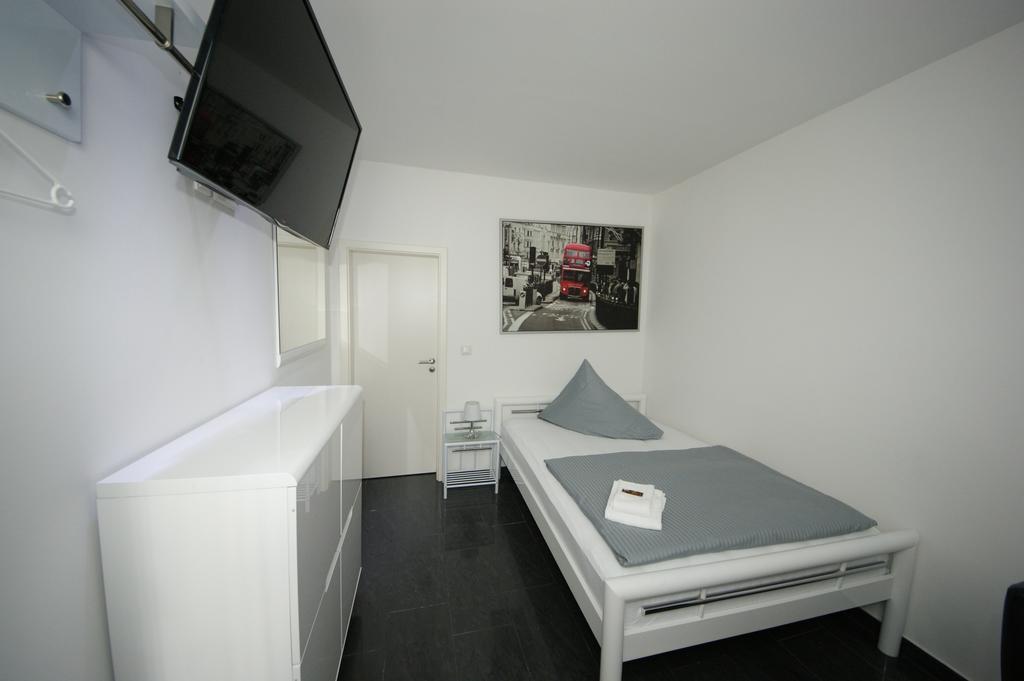 Hotel Am Rosenplatz,24 Stunden Check In, Kostenfreie Parkplaetze 브레츠토르프 객실 사진