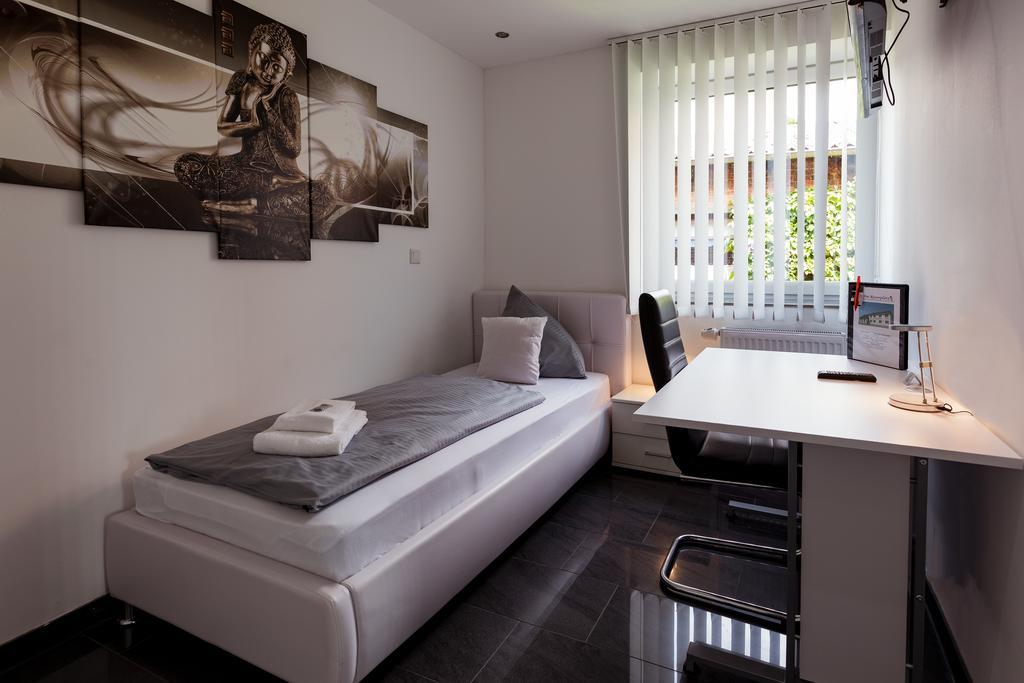 Hotel Am Rosenplatz,24 Stunden Check In, Kostenfreie Parkplaetze 브레츠토르프 외부 사진
